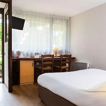 Отель Comfort Lens - Godault 3*