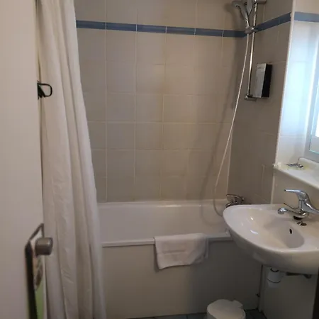 Comfort Lens - Godault ホテル